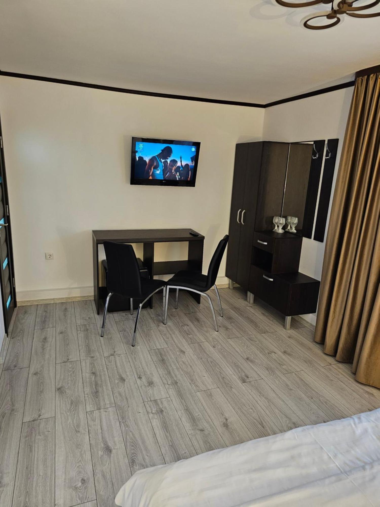 Deluxe Double Room Balcony,1585976187:JPEG